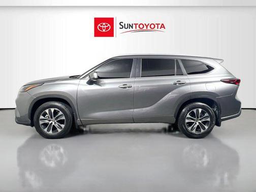 2025 Toyota Highlander XLE