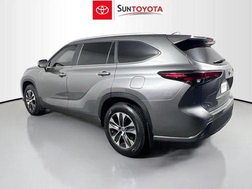 2025 Toyota Highlander XLE