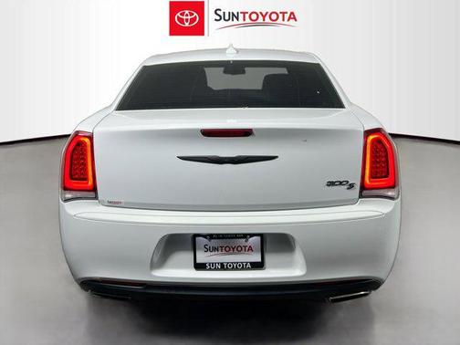 Bright White Clearcoat 2019 Chrysler 300 S