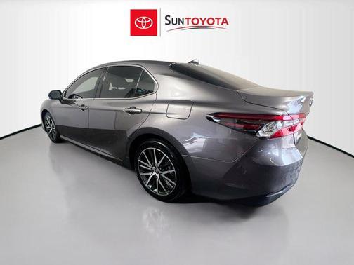 2022 Toyota Camry Hybrid XLE