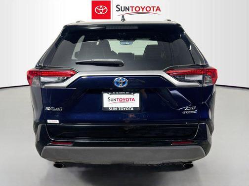 2020 Toyota RAV4 Hybrid SE