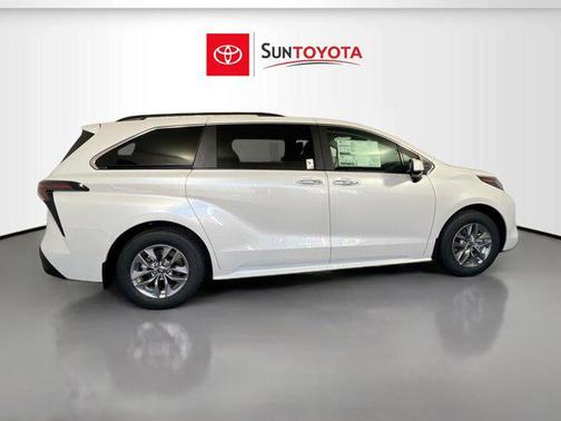 2025 Toyota Sienna XLE 8 Passenger