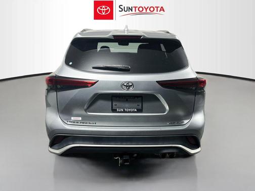 Celestial Silver Metallic 2021 Toyota Highlander XSE