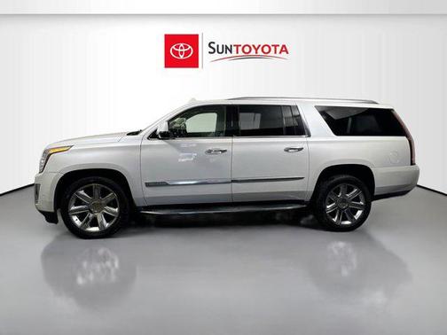 Crystal White Tricoat 2017 Cadillac Escalade ESV Luxury