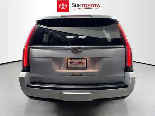 Crystal White Tricoat 2017 Cadillac Escalade ESV Luxury