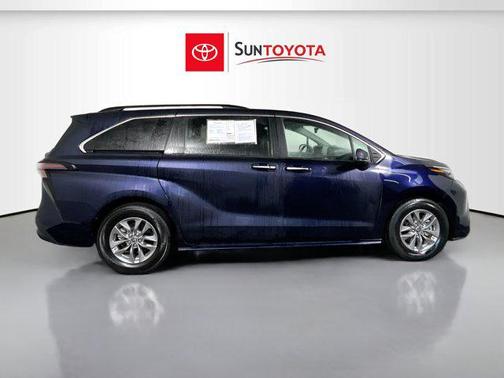 2023 Toyota Sienna XLE