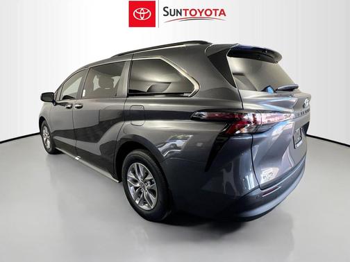 Magnetic Gray Metallic 2025 Toyota Sienna XLE