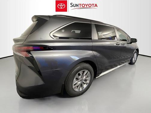 Magnetic Gray Metallic 2025 Toyota Sienna XLE