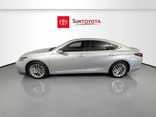2020 Lexus ES 300h Ultra Luxury