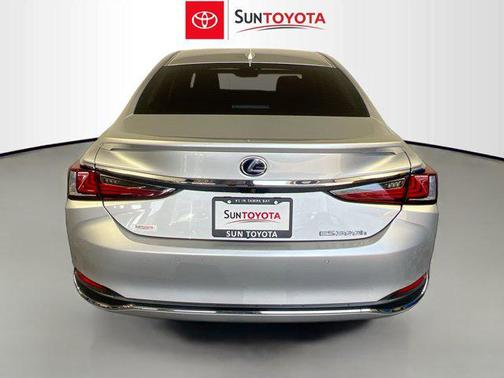 2020 Lexus ES 300h Ultra Luxury