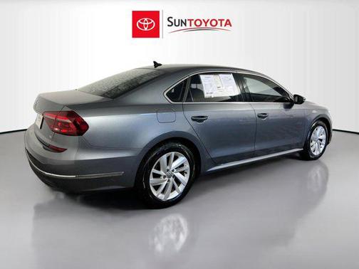 2018 Volkswagen Passat 2.0T SE
