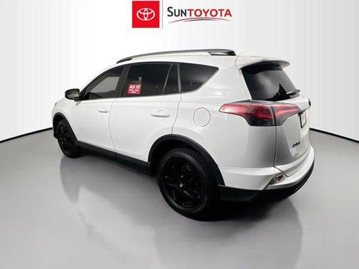 Super White 2018 Toyota RAV4 LE