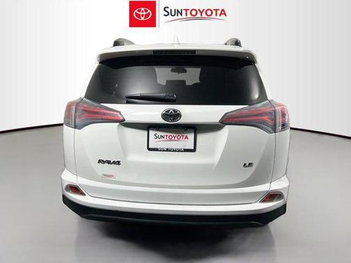 Super White 2018 Toyota RAV4 LE