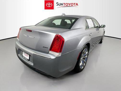 2017 Chrysler 300 Limited