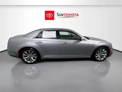 2017 Chrysler 300 Limited