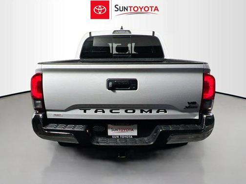 White 2022 Toyota Tacoma SR5