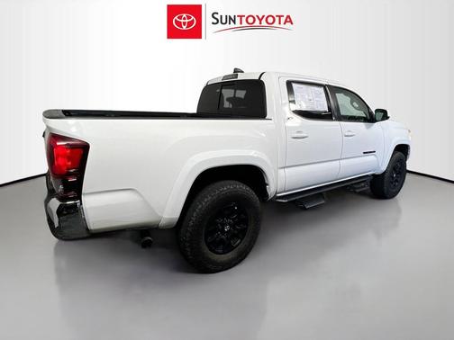 White 2022 Toyota Tacoma SR5