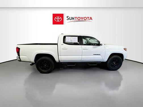 White 2022 Toyota Tacoma SR5