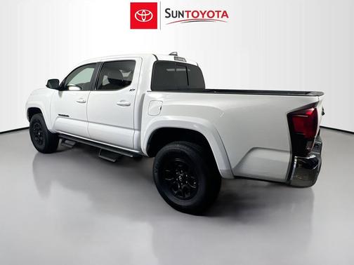 White 2022 Toyota Tacoma SR5