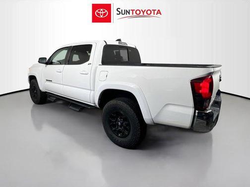 White 2022 Toyota Tacoma SR5