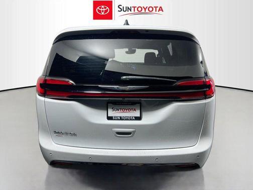 2023 Chrysler Pacifica Touring