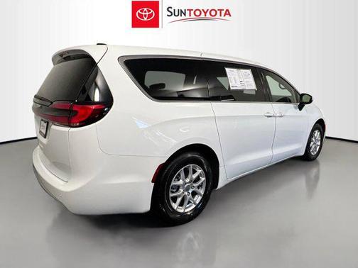 2023 Chrysler Pacifica Touring