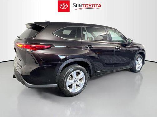 Opulent Amber 2022 Toyota Highlander L