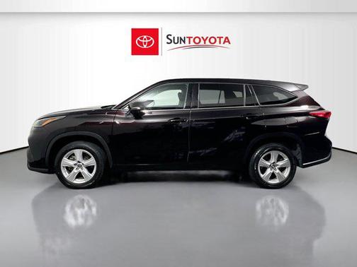 Opulent Amber 2022 Toyota Highlander L