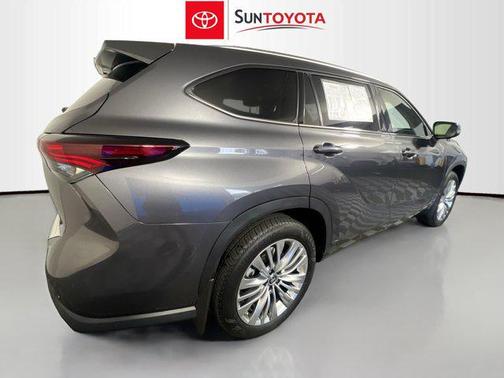 2024 Toyota Highlander Platinum