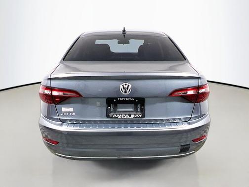 Platinum Gray Metallic 2021 Volkswagen Jetta 1.4T R-Line
