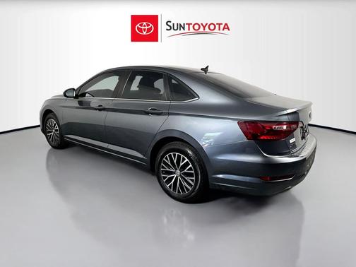 Platinum Gray Metallic 2021 Volkswagen Jetta 1.4T R-Line