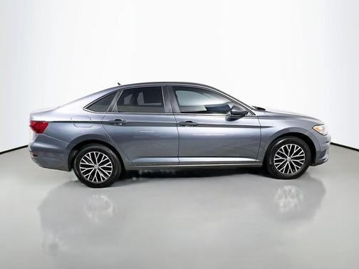 Platinum Gray Metallic 2021 Volkswagen Jetta 1.4T R-Line