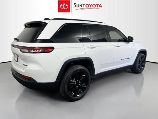 Bright White Clearcoat 2023 Jeep Grand Cherokee Limited