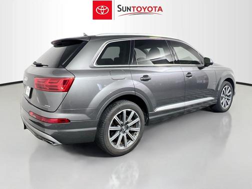 Samurai Gray Metallic 2019 Audi Q7 55 Premium Plus