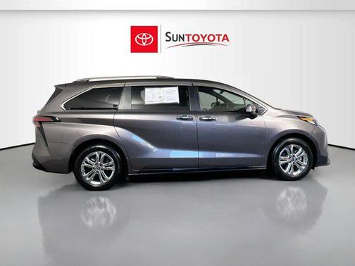 2022 Toyota Sienna Platinum