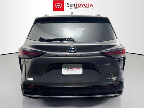 2022 Toyota Sienna Platinum