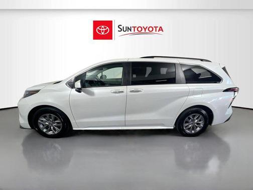 2024 Toyota Sienna XLE 8 Passenger