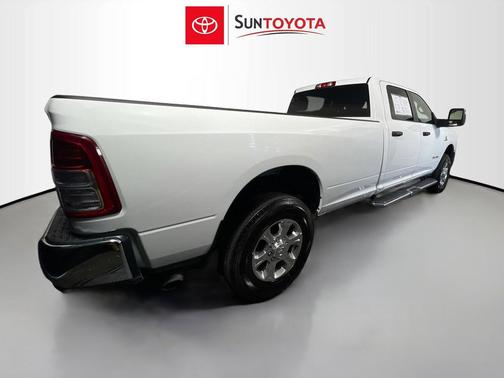 Bright White Clearcoat 2024 RAM 3500 Big Horn Crew Cab 4x4 8' Box