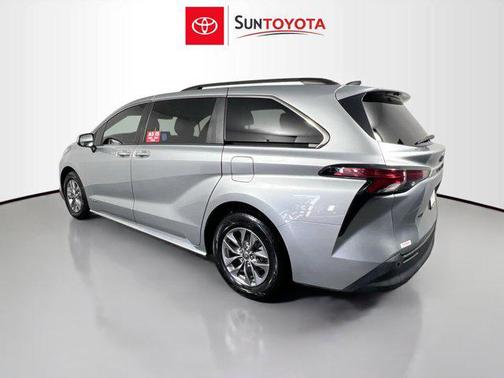 2021 Toyota Sienna XLE 8 Passenger
