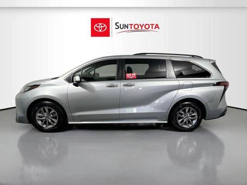 2021 Toyota Sienna XLE 8 Passenger