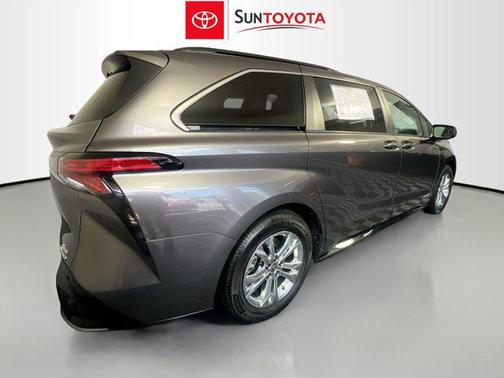 2021 Toyota Sienna XSE 7 Passenger