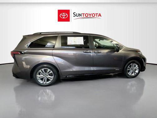 2021 Toyota Sienna XSE 7 Passenger