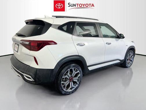 Snow White Pearl 2022 Kia Seltos SX Turbo