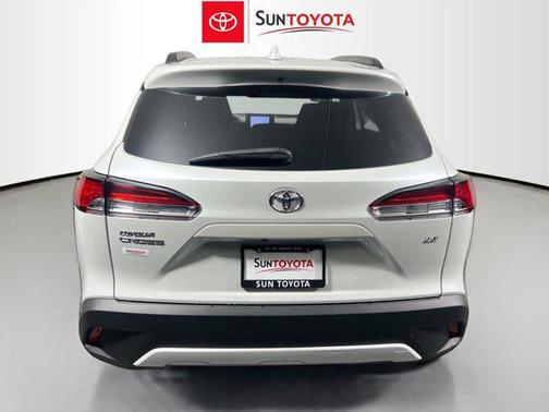 2024 Toyota Corolla Cross LE