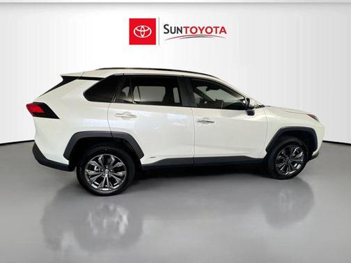 2022 Toyota RAV4 Hybrid SE