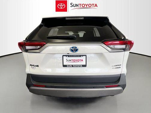 2022 Toyota RAV4 Hybrid SE