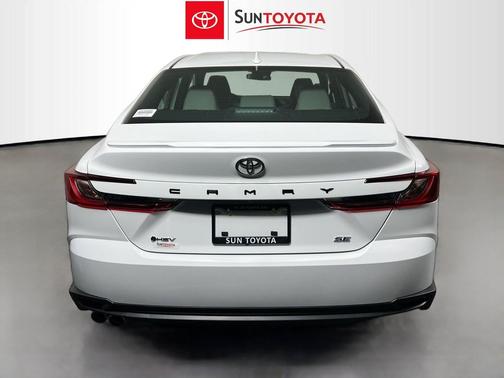 Ice Cap 2026 Toyota Camry SE