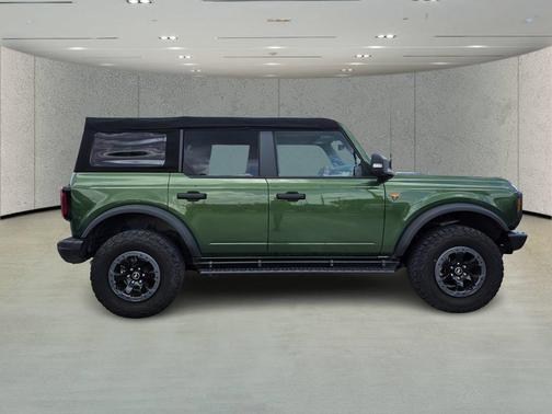 Eruption Green Metallic 2022 Ford Bronco Badlands