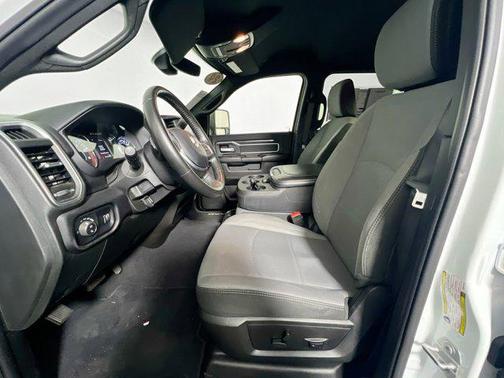 2024 RAM 3500 Big Horn Crew Cab 4x4 8' Box