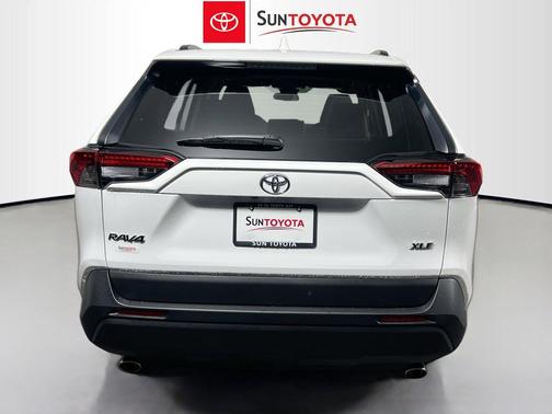 Ice Cap 2025 Toyota RAV4 XLE
